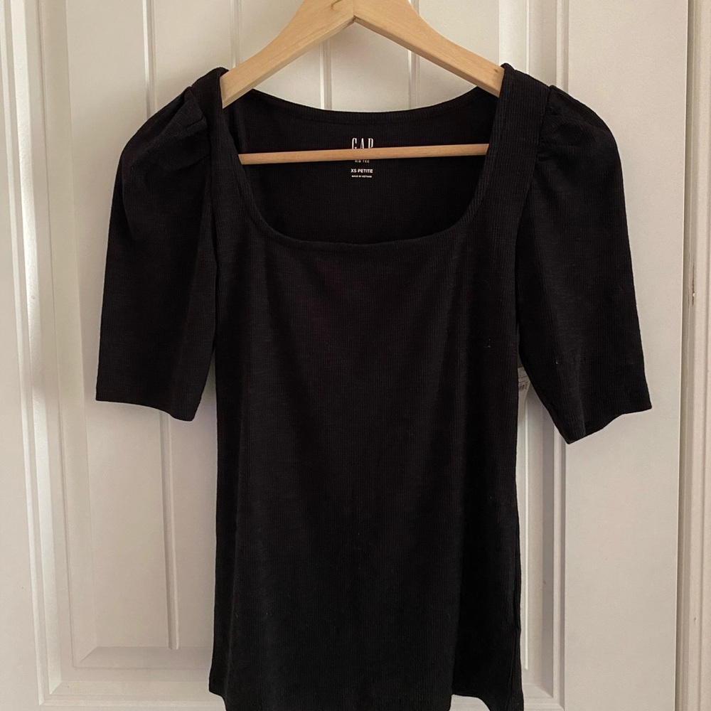 NWT • gap puff sleeved short sleeve